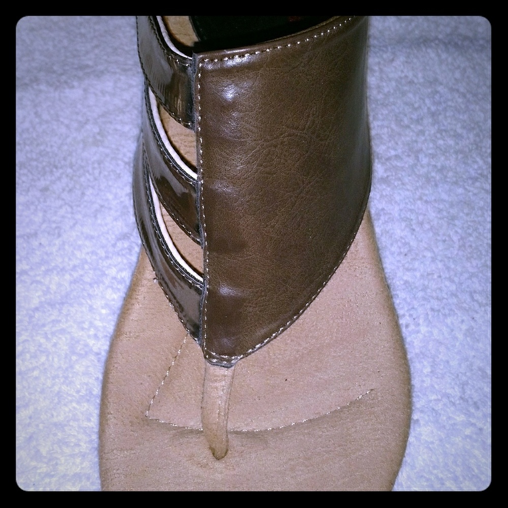 Modzori Size 7 Reversible Sandals